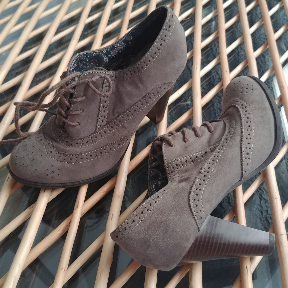 FIONI Wingtip Style Laced Oxford Heel Faux Suede